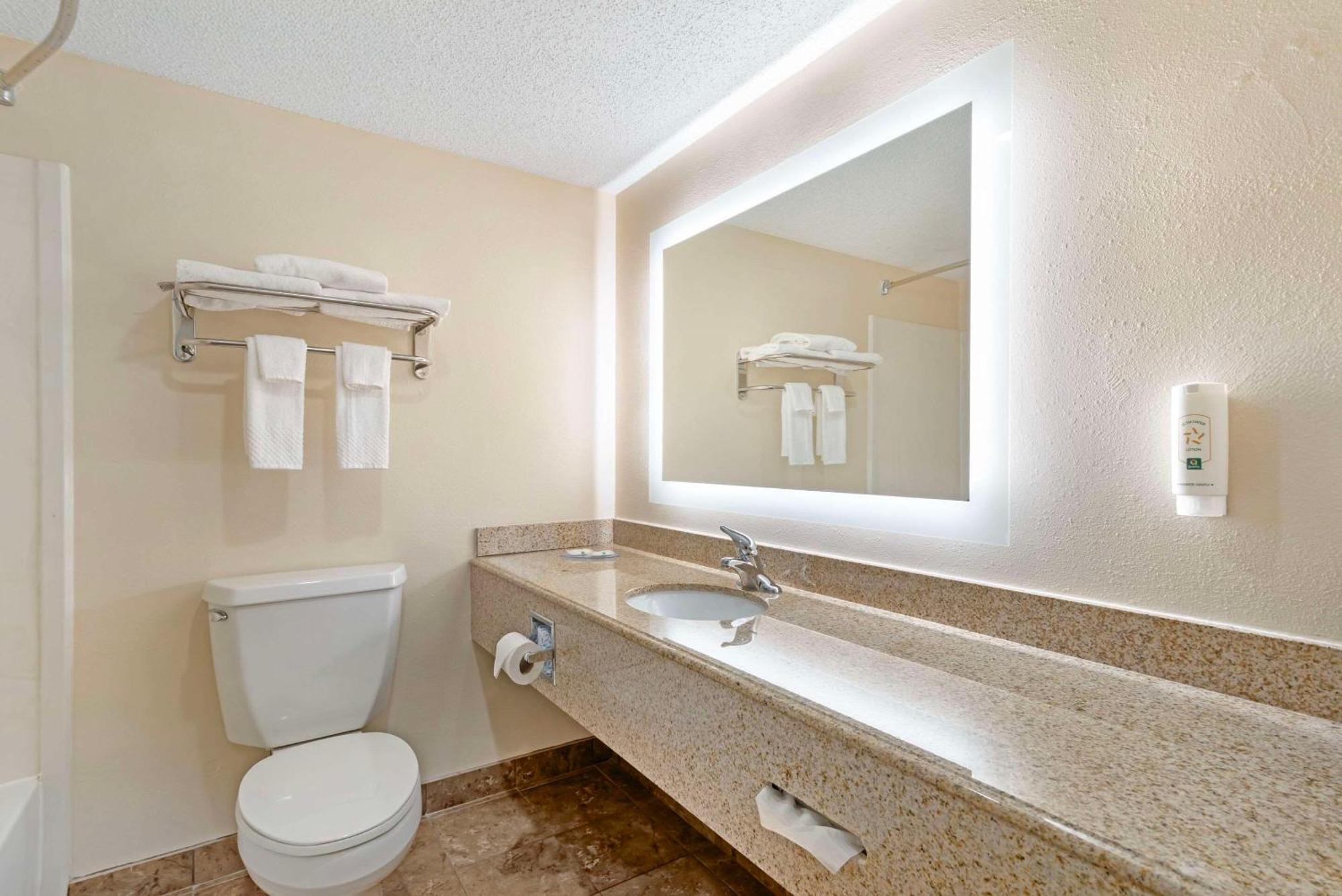 Quality Inn Valley - West Point מראה חיצוני תמונה
